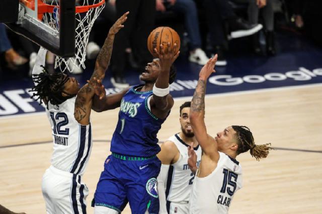 kaiyun sports-系列赛悬念未能延续 末节崩盘再度摧毁森林狼